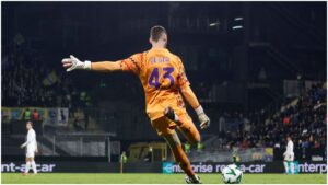 David de Gea deja dos atajadas para el recuerdo, que hacen soñar a la Fiorentina en la Conference League