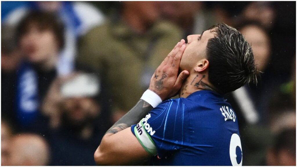 Enzo Fernández se lamenta por la situación del Chelsea | Reuters