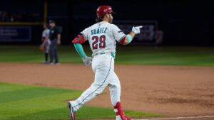 Eugenio Suárez hace historia con cuatro cuadrangulares, pero no son suficientes para evitar la caída de Arizona