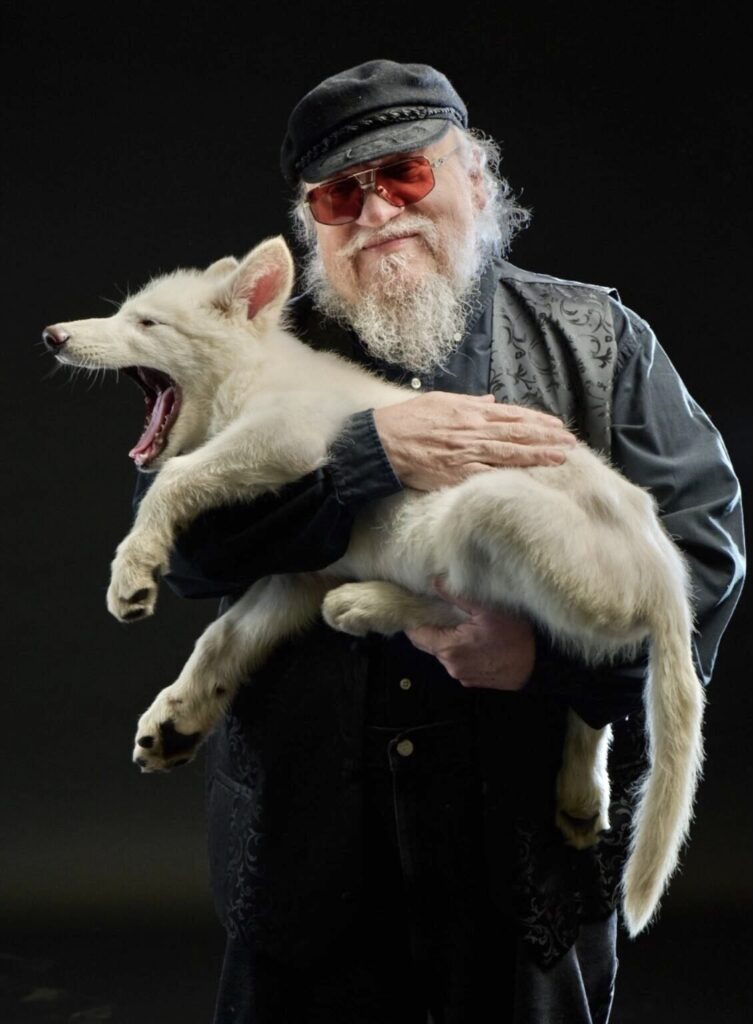 George R.R Martin con Khalessi | X: @KingTargaryenn
