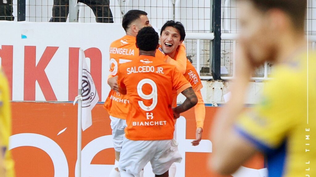Jordan Silva anota y le da el pase a la final a su equipo | @OFI_Crete