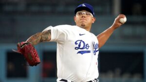 ¡Puerta cerrada! Julio Urías no podrá jugar en la LMB hasta que cumpla su sentencia por violencia doméstica