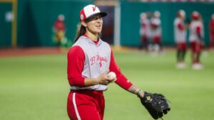 ¡En busca de la historia! Kelsie Whitmore quiere convertirse en la primera mujer en militar en la LMB