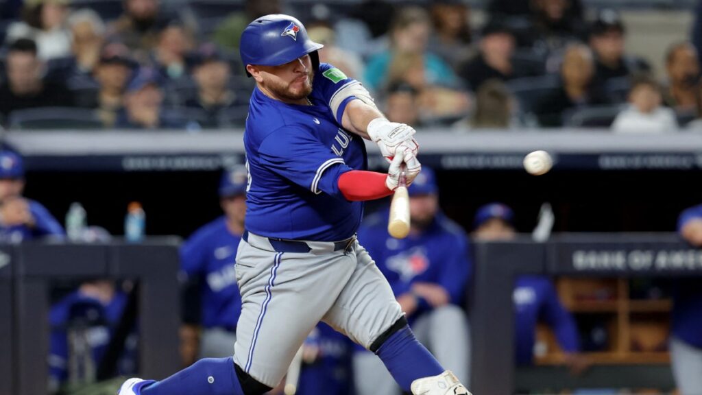 Alejandro Kirk se viste de héroe ante Yankees | Brad Penner-Imagn Images