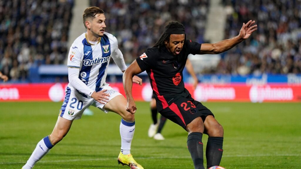 Disputado partido entre Leganés y Barcelona