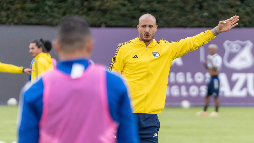 David González, en un entrenamiento de Millonarios. - @MillosFCoficial.