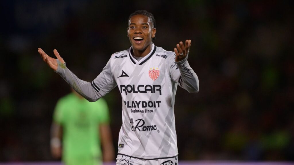 Jugador de Necaxa en partido ante Juárez