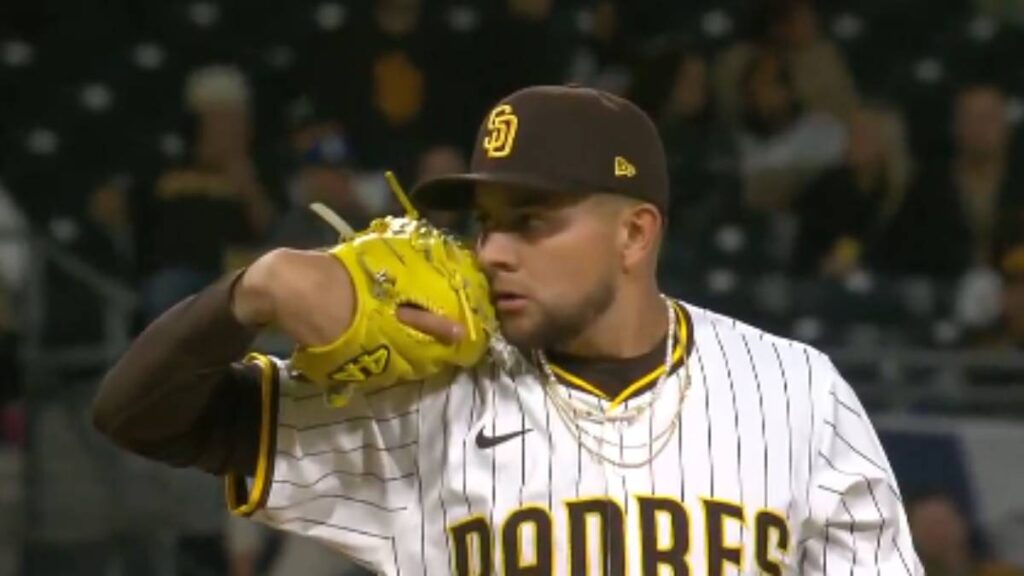 Omar Cruz debuta con los Padres. Foto: @Padres
