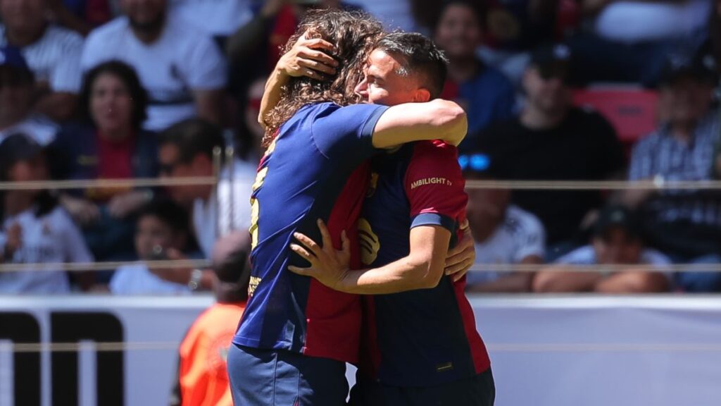 Barcelona empató el Juego de Leyendas gracias a los goles de Carles Puyol y Javier Saviola, producidos desde los tiros de esquina