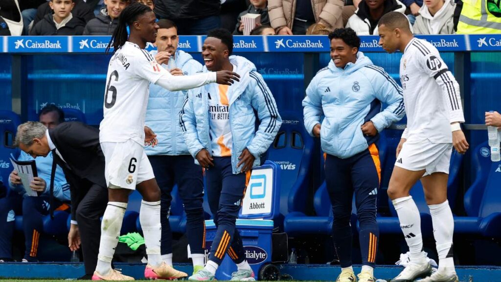 ¡Su segundo mejor 'cliente' del siglo! Real Madrid se repone a la expulsión de Mbappé para mantener racha positiva contra Alavés