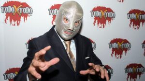 El Hijo del Santo engrandece su leyenda y le quita la máscara a Misterioso Jr.
