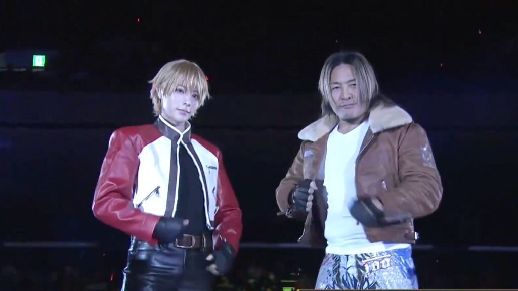 El campeón de NJPW salió a promocionar Fatal Fury vestido como Terry | Captura