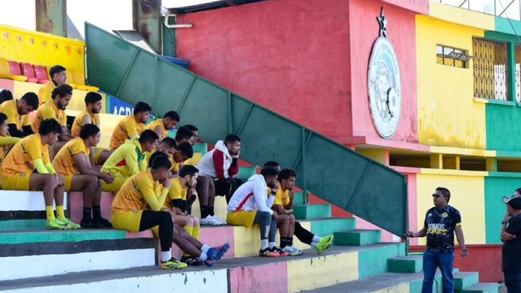 La conversación con el plantel. (Marquense)