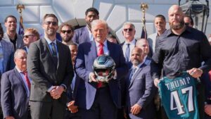 Eagles, sin Jalen Hurts, visitan a Donald Trump en la Casa Blanca