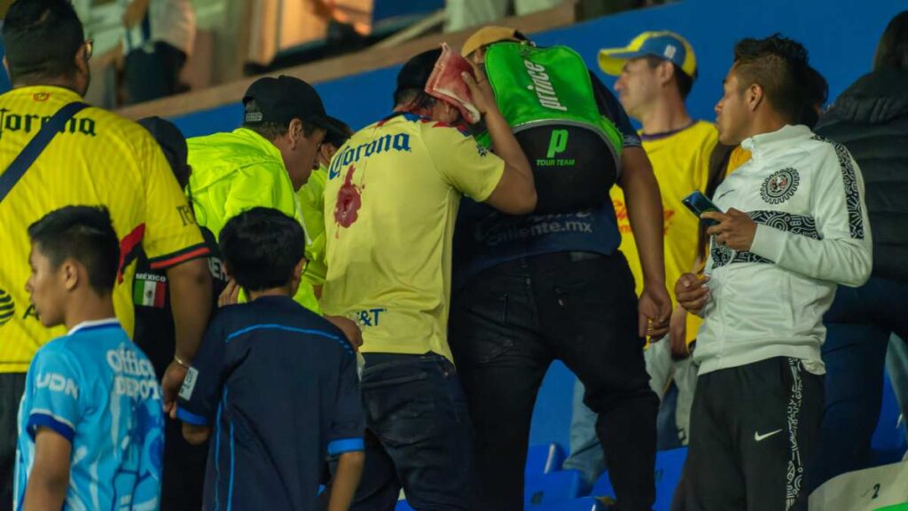La violencia aparece en las gradas del Estadio Hidalgo tras el Pachuca vs América