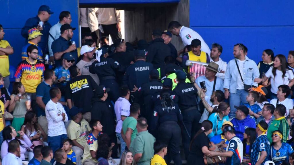 La violencia aparece en las gradas del Estadio Hidalgo tras el Pachuca vs América