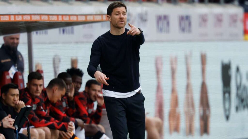 Xabi Alonso podría salir del Leverkusen si le busca un equipo en el que estuvo de jugador