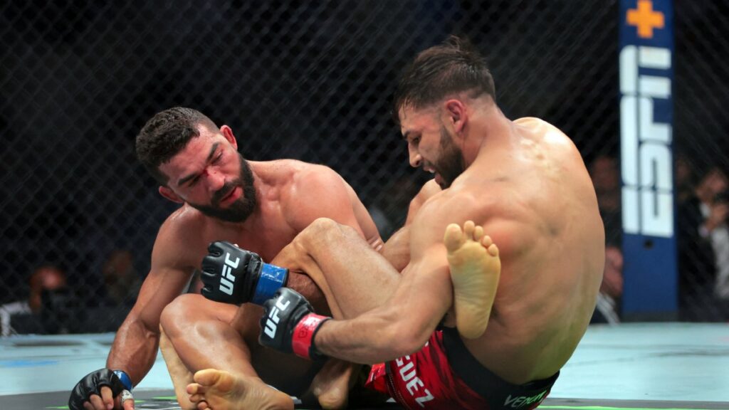 Yair Rodríguez se lleva la victoria en UFC 314 | Reuters