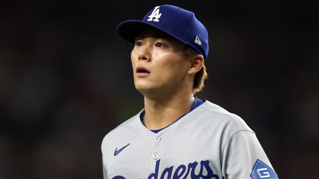 Yamamoto se luce en el duelo ante los Rangers | Tim Heitman-Imagn Images