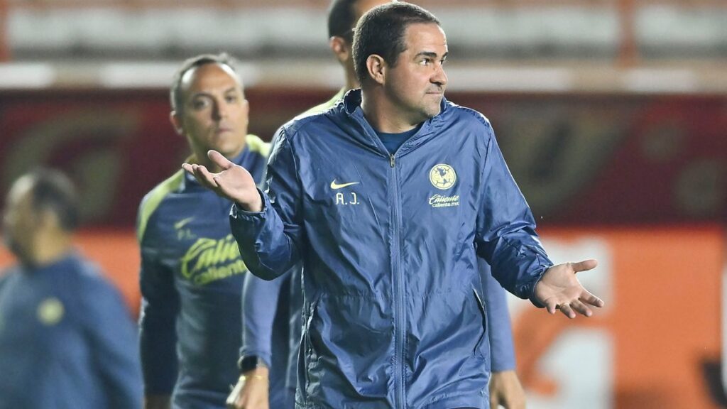 André Jardine, molesto en Pachuca