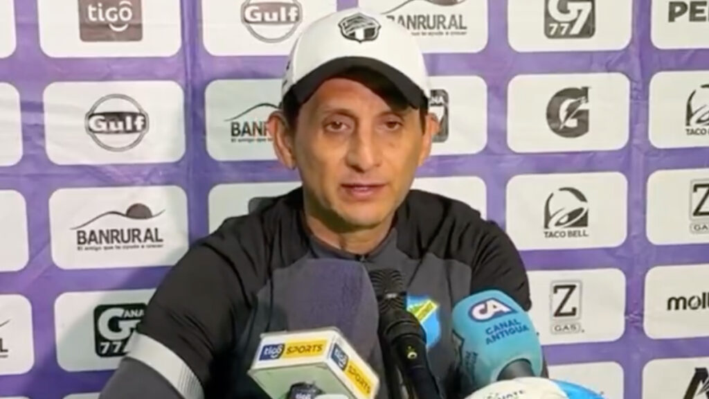 Ronald González, DT de Comunicaciones. (Captura Liga Guate)