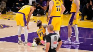 LeBron sufre lesión de ligamento de la rodilla en su último juego ante Minnesota