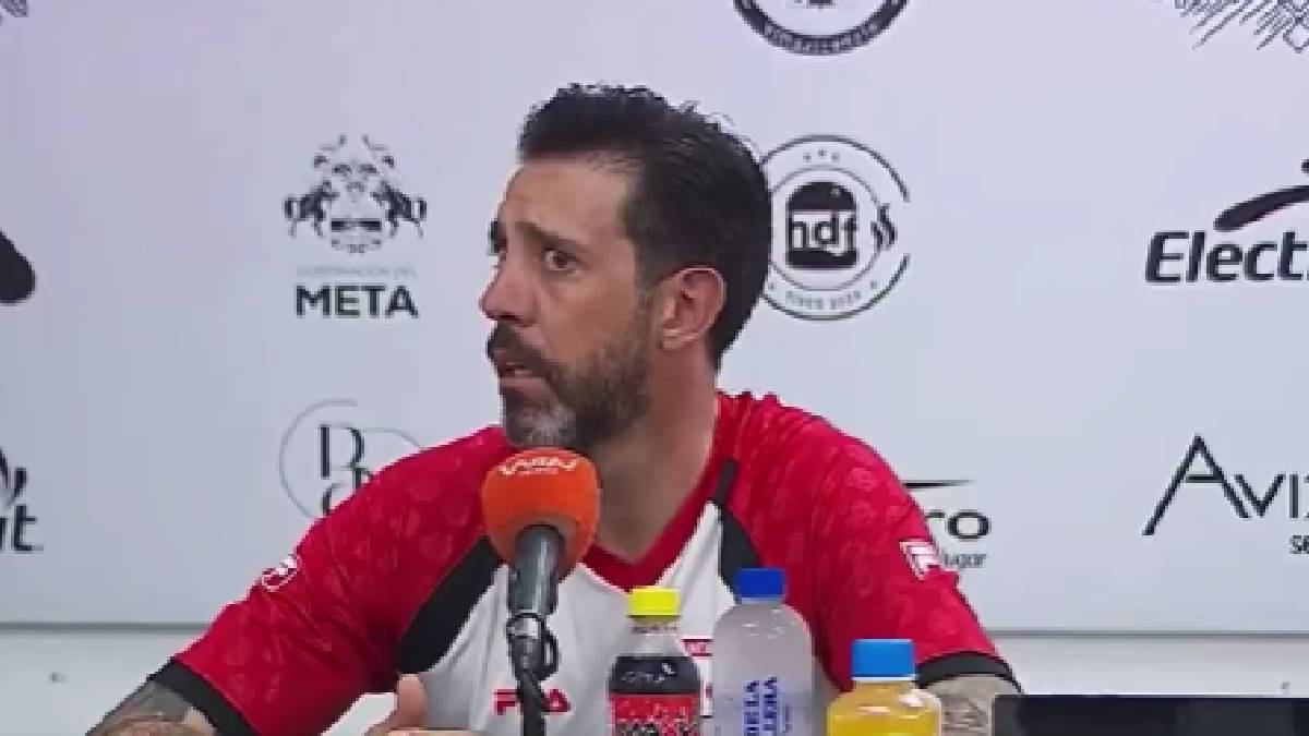 Rueda de prensa Jorge Bava, DT de Santa Fe