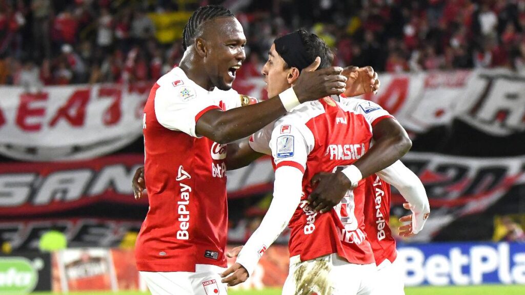 Independiente Santa Fe celebrando vs Junior / Vizzor