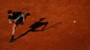 Jannik Sinner llega a 23 partidos invicto y avanza a octavos en el Abierto de Italia